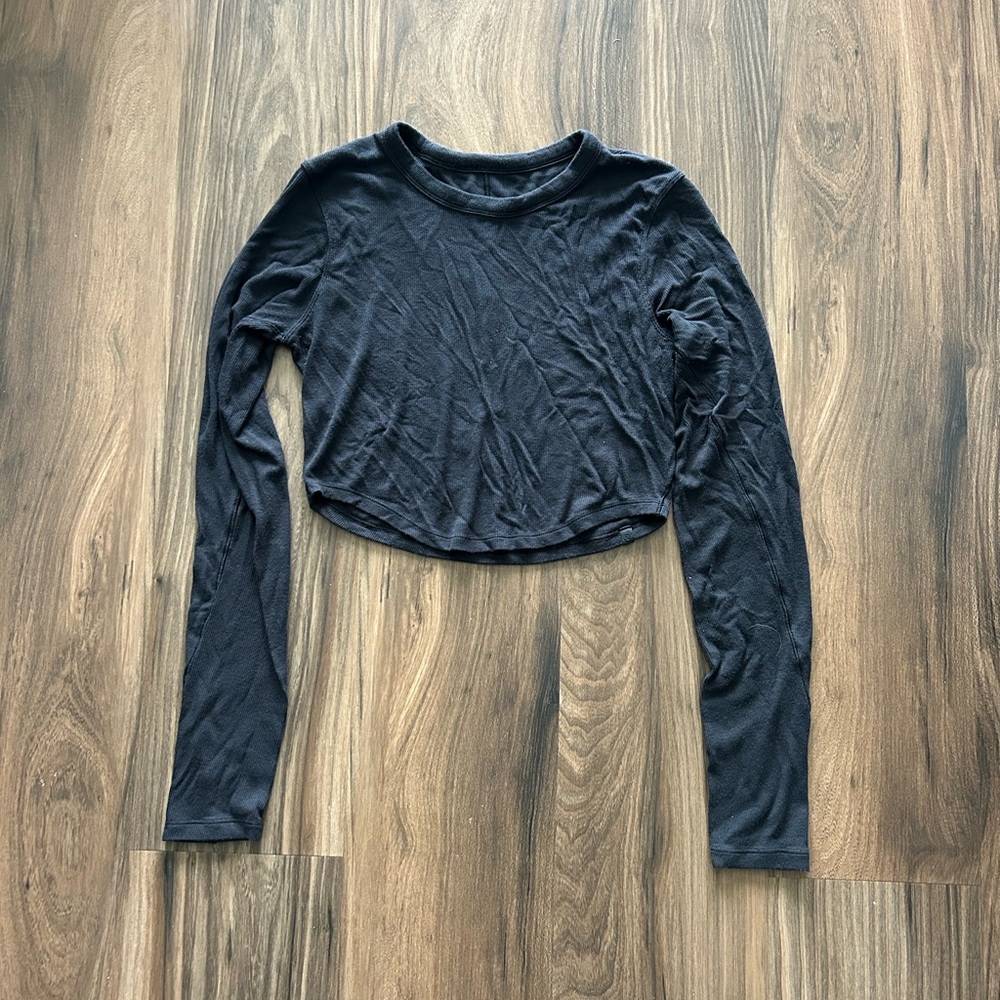 Black Lululemon Long Sleeve Crop Top